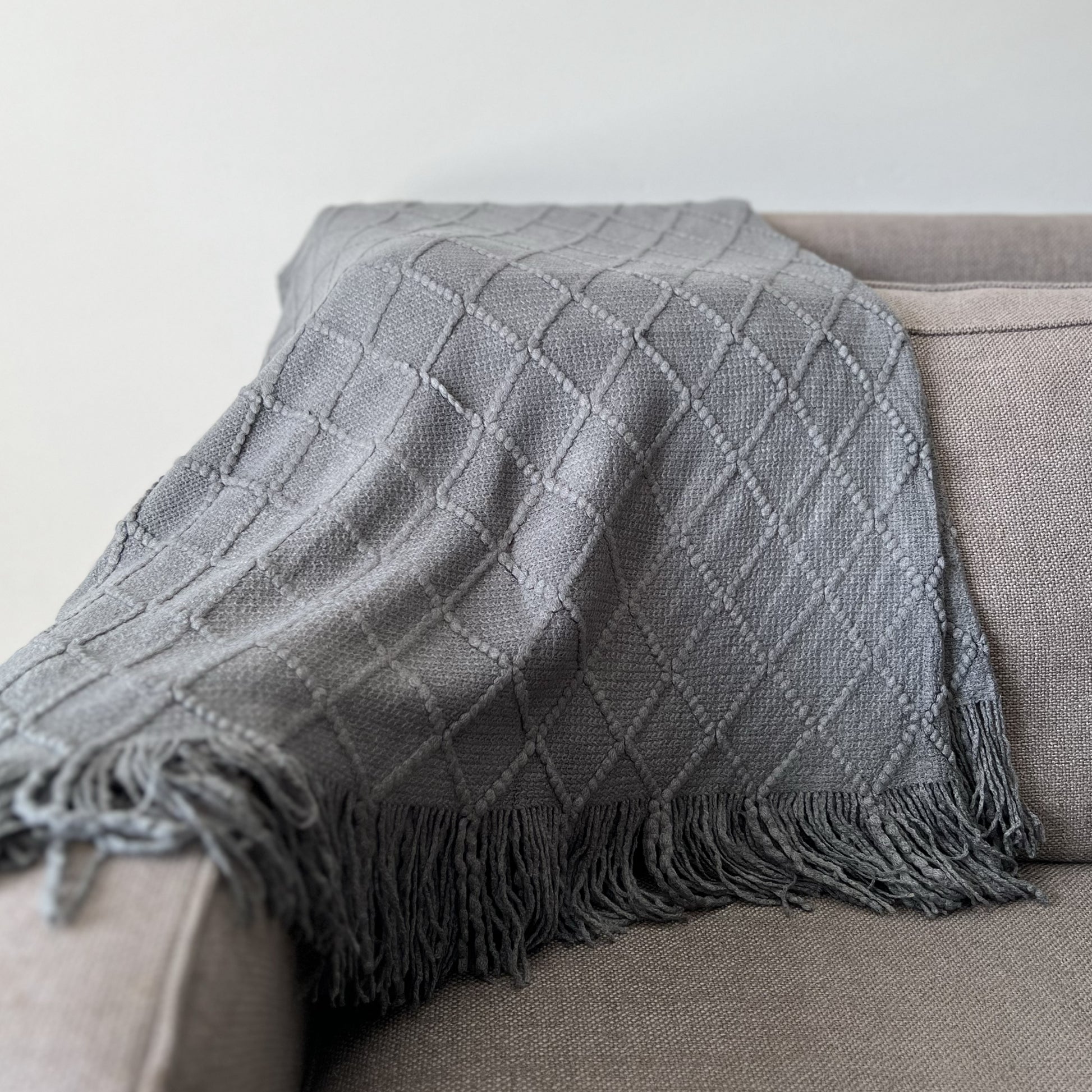 Superlative Rhombus Diamond Knit Fringe Throw Blanket - Superlative