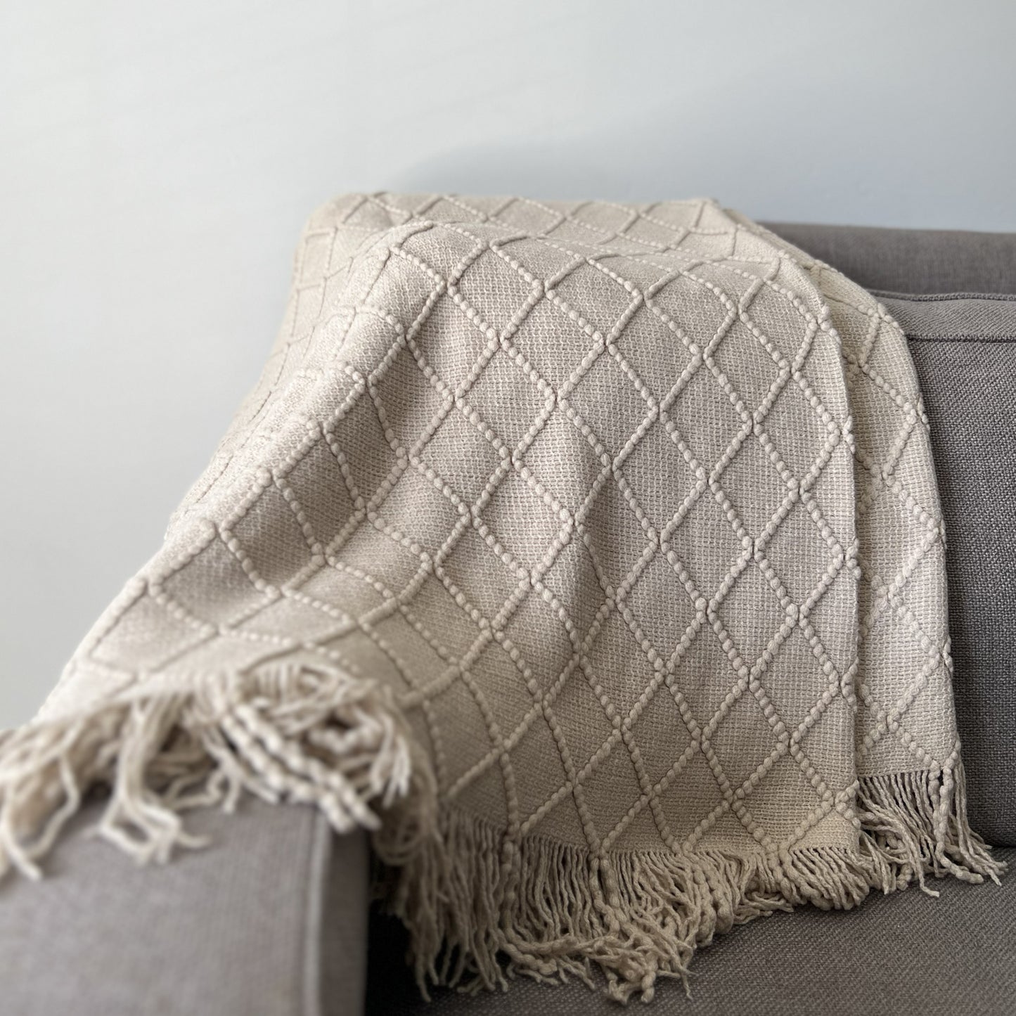 Superlative Rhombus Diamond Knit Fringe Throw Blanket - Superlative