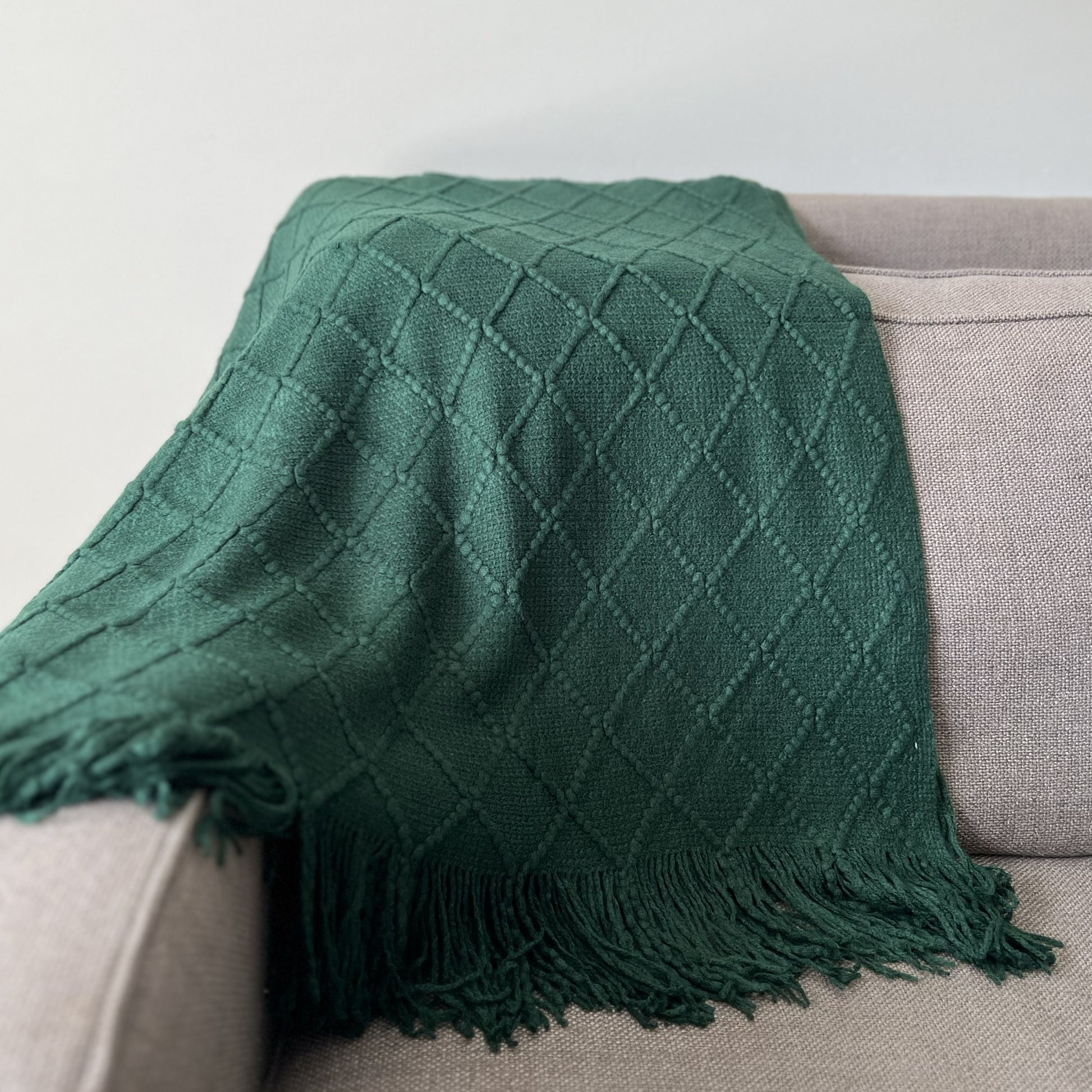 Superlative Rhombus Diamond Knit Fringe Throw Blanket - Superlative